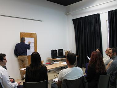 El cicle de xerrades per a l’emprenedoria comença amb un divertit anàlisi dels diferents models de negoci