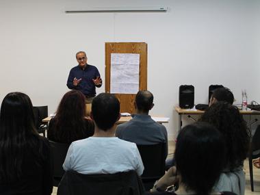 El cicle de xerrades per a l’emprenedoria comença amb un divertit anàlisi dels diferents models de negoci
