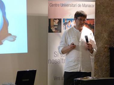 El públic torna omplir la conferència de la Universitat Oberta per a Majors sobre l’alimentació i el dormir bé