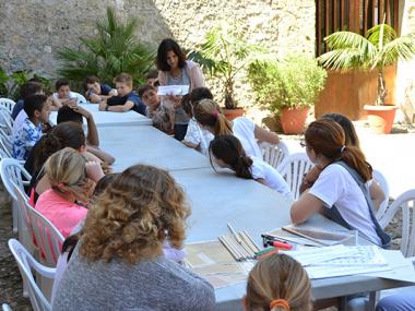 Mig miler d’escolars celebren a Manacor el Dia Internacional dels Museus i aprenen del passat a la torre dels Enagistes