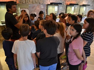 Mig miler d’escolars celebren a Manacor el Dia Internacional dels Museus i aprenen del passat a la torre dels Enagistes