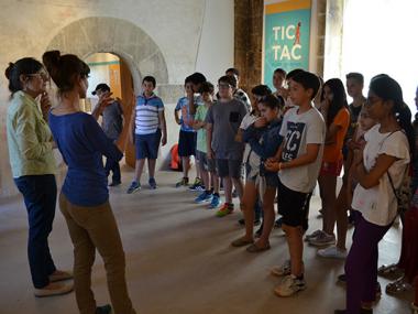 Mig miler d’escolars celebren a Manacor el Dia Internacional dels Museus i aprenen del passat a la torre dels Enagistes