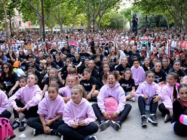 Els alumnes de dansa demostren el seu talent davant centenars de persones amb l'espectacle "Manacor Balla"