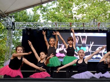 Els alumnes de dansa demostren el seu talent davant centenars de persones amb l'espectacle "Manacor Balla"