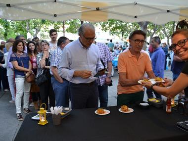 La fantasia de la desfilada de carrosses i comparses i la jornada de cuina posen punt i final a les Fires i Festes