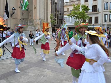 Els Cossiers també diuen adéu a les Fires i Festes amb els seus balls en motiu de la festa de la Cinquagesma