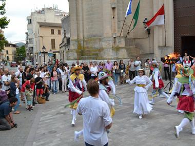Els Cossiers també diuen adéu a les Fires i Festes amb els seus balls en motiu de la festa de la Cinquagesma