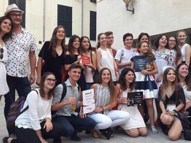 Els joves actors manacorins guanyen el premi al millor espectacle i al millor actor als Jaume Vidal i Alcover