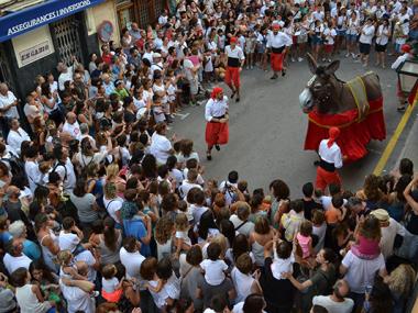 La Crida des del balcó de l’Ajuntament i la sortida de la Mulassa donen el sus a la setmana de festes de Sant Jaume