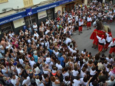 La Crida des del balcó de l’Ajuntament i la sortida de la Mulassa donen el sus a la setmana de festes de Sant Jaume