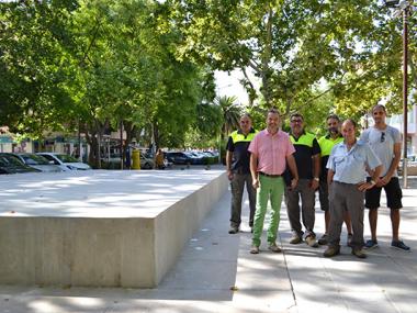 L’Ajuntament millora la plaça de Ramon Llull amb la instal·lació d’un cadafal de més de 44 metres quadrats