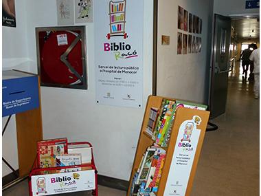 El Biblio-racó de l’Hospital en 4 anys ha fet llegir i jugar a 1.650 nins, nines i joves ingressats a la planta de pediatria 