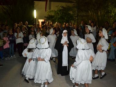 El ball de les Dames reviu la part més tradicional de les festes de la barriada manacorina de Santa Catalina