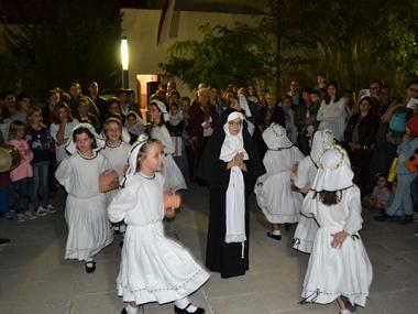 El ball de les Dames reviu la part més tradicional de les festes de la barriada manacorina de Santa Catalina