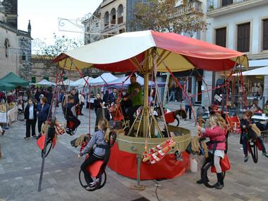 Els patges reials i Pare Noel s’aturen a Manacor per rebre els desitjos i les cartes de tots els nins i nines