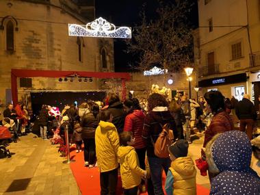 Els patges reials i Pare Noel s’aturen a Manacor per rebre els desitjos i les cartes de tots els nins i nines