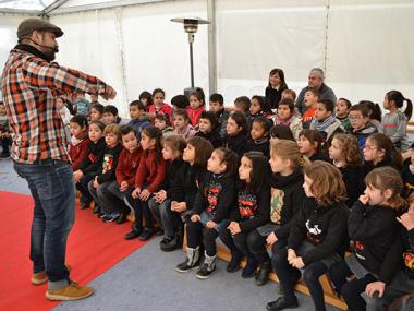 2150  escolars de tot el municipi participen de valent en molts dels preparatius de la festa de Sant Antoni
