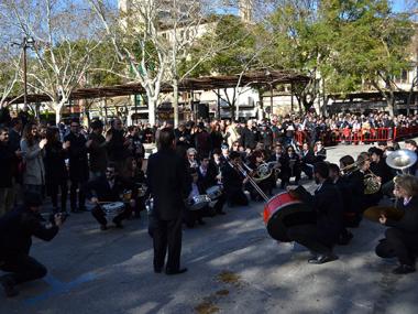 Una gentada participa a les beneïdes de Manacor per honorar Sant Antoni i reivindicar les arrels pageses del municipi