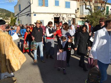 Les beneïdes de Son Macià reten homenatge a les arrels pageses del nucli i tanquen les festes de Sant Antoni a Manacor