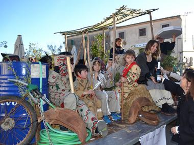 Les beneïdes de Son Macià reten homenatge a les arrels pageses del nucli i tanquen les festes de Sant Antoni a Manacor