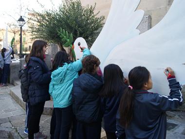 Una nova olivera al centre de vianants de Manacor commemora el Dia Escolar de la No-Violència i la Pau