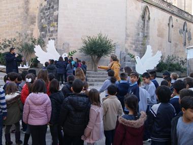 Una nova olivera al centre de vianants de Manacor commemora el Dia Escolar de la No-Violència i la Pau