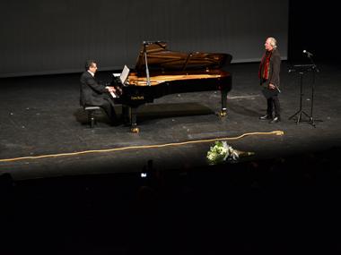 Manacor ret un sentit homenatge a la pintura i a la solidaritat del desaparegut artista Joan Riera Ferrari