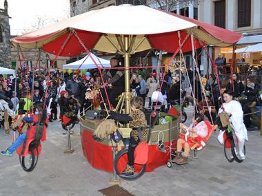 Les disfresses dels infants i joves de Manacor i els grups d’animació omplen la rueta i el centre de vianants