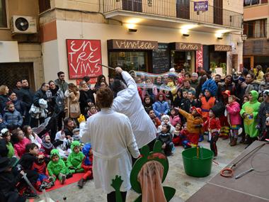 Les disfresses dels infants i joves de Manacor i els grups d’animació omplen la rueta i el centre de vianants