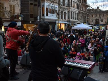 Les disfresses dels infants i joves de Manacor i els grups d’animació omplen la rueta i el centre de vianants