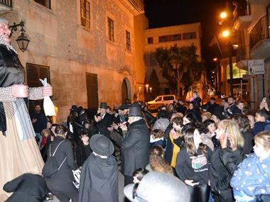 L’enterrament de la sardina i la nova geganta de la jaia Quaresma tanquen el carnaval amb grans festes
