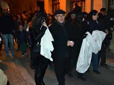 L’enterrament de la sardina i la nova geganta de la jaia Quaresma tanquen el carnaval amb grans festes