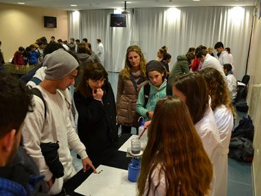 Milers d’estudiants de tot Mallorca s’acosten a la ciència i la tecnologia a la fira Experimenta que organitza l’IES Manacor