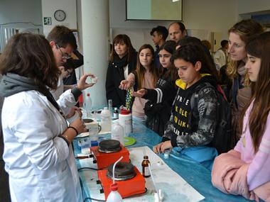 Milers d’estudiants de tot Mallorca s’acosten a la ciència i la tecnologia a la fira Experimenta que organitza l’IES Manacor