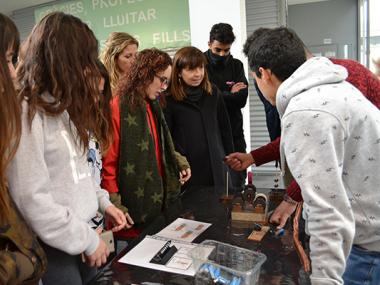 Milers d’estudiants de tot Mallorca s’acosten a la ciència i la tecnologia a la fira Experimenta que organitza l’IES Manacor
