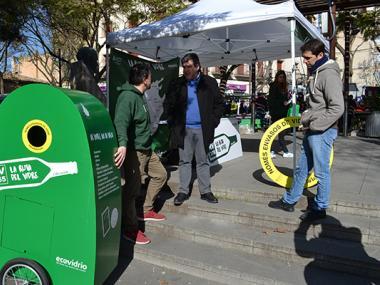 La Ruta del Vidre s’atura a Manacor amb una paradeta informativa al mercat setmanal per donar a conèixer la importància del reciclatge