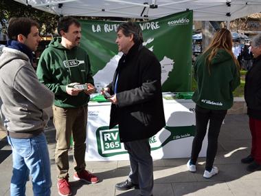 La Ruta del Vidre s’atura a Manacor amb una paradeta informativa al mercat setmanal per donar a conèixer la importància del reciclatge
