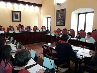 Els nins i nines que formen el Consell d'Infants fan les seves primeres propostes per millorar el municipi
