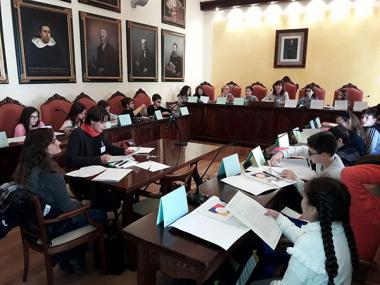 Els nins i nines que formen el Consell d'Infants fan les seves primeres propostes per millorar el municipi