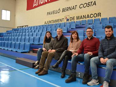 El pavelló Bernat Costa, on es disputen els partits de vòlei, ja disposa de noves grades amb capacitat per a 300 persones