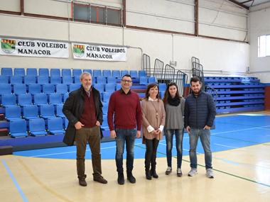 El pavelló Bernat Costa, on es disputen els partits de vòlei, ja disposa de noves grades amb capacitat per a 300 persones
