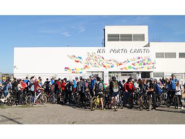 Prop de 600 alumnes participen en la IV Bicicletada Solidària de l'IES Porto Cristo a favor de l'Associació Asperger de Balears