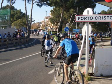 Prop de 600 alumnes participen en la IV Bicicletada Solidària de l'IES Porto Cristo a favor de l'Associació Asperger de Balears