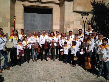 Grups de salers surten a cantar per tot el municipi i mantenen viva aquesta tradició vinculada a les festes de Pasqua