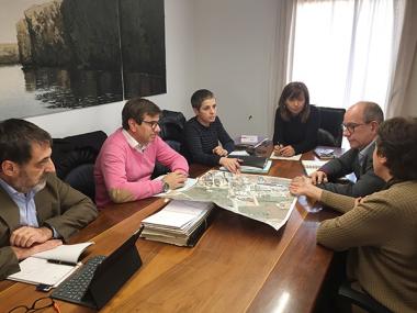 La Conselleria de Salut i l’Ajuntament cerquen una solució per incrementar el nombre d’aparcaments a L’Hospital
