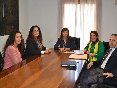 La batlessa de Manacor rep la cònsol de Marroc, Nezha Attaha, en la seva primera visita institucional al municipi