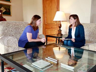 La batlessa es reuneix amb la presidenta del Govern i proposa projectes a finançar amb l’Impost turístic
