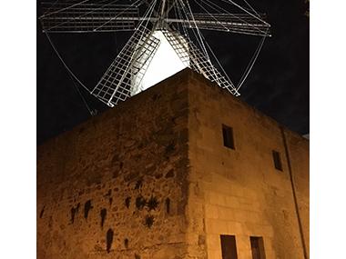 L’Ajuntament instal·la nova il·luminació als molins d’en Fraret i d’en Polit per destacar-ne el valor patrimonial