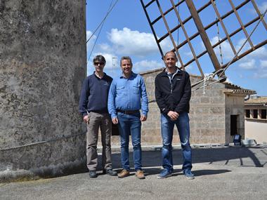 L’Ajuntament instal·la nova il·luminació als molins d’en Fraret i d’en Polit per destacar-ne el valor patrimonial