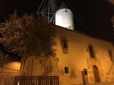 L’Ajuntament instal·la nova il·luminació als molins d’en Fraret i d’en Polit per destacar-ne el valor patrimonial